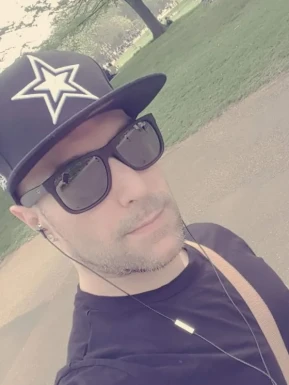 English men looking for love