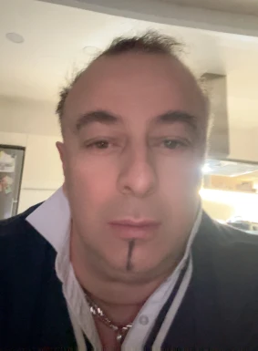 English men looking for love