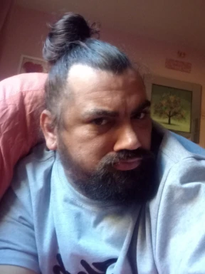 English men looking for love