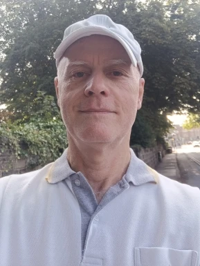 English men looking for love